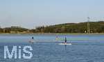 08.04.2020, Bad Wrishofen, Irsinger Stausee, drei Frauen fahren mit SUP (Stand up Paddeling) ber den See