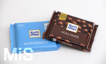 15.05.2020, Voll-Nuss Schokolade und Alpenmilch von Ritter Sport, 