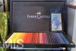 18.05.2020, Schaufenster in Fssen im Allgu, Farbmalstifte von Faber-Castell