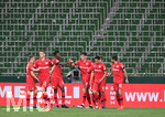 Jubel nach dem 1:2: Torschuetze Kai Havertz (Leverkusen) zusammen mit Edmond Tapsoba (Leverkusen).

Sport: Fussball: 1. Bundesliga: Saison 19/20: 26. Spieltag: SV Werder Bremen - Bayer 04 Leverkusen, 18.05.2020

Foto: Marvin Ibo Gngr/GES/POOL

