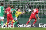 Tor 1:2: Kai Havertz (Leverkusen) trifft gegen Torwart Jiri Pavlenka (Bremen).

Sport: Fussball: 1. Bundesliga: Saison 19/20: 26. Spieltag: SV Werder Bremen - Bayer 04 Leverkusen, 18.05.2020

Foto: Marvin Ibo Gngr/GES/POOL

