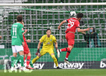 Tor 1:2: Kai Havertz (Leverkusen) trifft gegen Torwart Jiri Pavlenka (Bremen).

Sport: Fussball: 1. Bundesliga: Saison 19/20: 26. Spieltag: SV Werder Bremen - Bayer 04 Leverkusen, 18.05.2020

Foto: Marvin Ibo Gngr/GES/POOL

