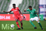 Zweikampf, Duell  Edmond Tapsoba (Leverkusen) gegen Davie Selke (Bremen).

Sport: Fussball: 1. Bundesliga: Saison 19/20: 26. Spieltag: SV Werder Bremen - Bayer 04 Leverkusen, 18.05.2020

Foto: Marvin Ibo Gngr/GES/POOL

