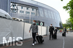 Schiedsrichter Tobias Stieler (Hamburg) kommt  mit Atemmaske am Stadion an.

Sport: Fussball: 1. Bundesliga: Saison 19/20: 26. Spieltag: SV Werder Bremen - Bayer 04 Leverkusen, 18.05.2020

Foto: Marvin Ibo Gngr/GES/POOL

