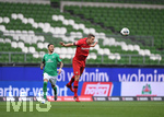 Zweikampf, Duell  vor leeren Raengen: Sven Bender (Leverkusen) gegen Leonardo Bittencourt (Bremen).

Sport: Fussball: 1. Bundesliga: Saison 19/20: 26. Spieltag: SV Werder Bremen - Bayer 04 Leverkusen, 18.05.2020

Foto: Marvin Ibo Gngr/GES/POOL

