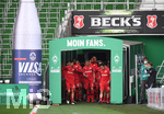 Das Team von Bayer kommt zum Aufwaermen auf das Spielfeld.

Sport: Fussball: 1. Bundesliga: Saison 19/20: 26. Spieltag: SV Werder Bremen - Bayer 04 Leverkusen, 18.05.2020

Foto: Marvin Ibo Gngr/GES/POOL

