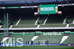 Die Spielervon Leverkusen vor dem Spiel vor leeren Raengen. Sie tragen Atemschutzmasken.

Sport: Fussball: 1. Bundesliga: Saison 19/20: 26. Spieltag: SV Werder Bremen - Bayer 04 Leverkusen, 18.05.2020

Foto: Marvin Ibo Gngr/GES/POOL

