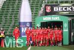 Das Team von Bayer kommt zum Aufwaermen auf das Spielfeld.

Sport: Fussball: 1. Bundesliga: Saison 19/20: 26. Spieltag: SV Werder Bremen - Bayer 04 Leverkusen, 18.05.2020

Foto: Marvin Ibo Gngr/GES/POOL

