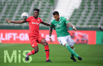 Zweikampf, Duell  Edmond Tapsoba (Leverkusen) gegen Davie Selke (Bremen).

Sport: Fussball: 1. Bundesliga: Saison 19/20: 26. Spieltag: SV Werder Bremen - Bayer 04 Leverkusen, 18.05.2020

Foto: Marvin Ibo Gngr/GES/POOL

