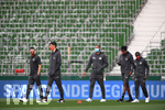 Die Spieler von Leverkusen betreten den Rasen. Links: Kai Havertz.

Sport: Fussball: 1. Bundesliga: Saison 19/20: 26. Spieltag: SV Werder Bremen - Bayer 04 Leverkusen, 18.05.2020

Foto: Marvin Ibo Gngr/GES/POOL

