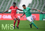 Zweikampf, Duell  Edmond Tapsoba (Leverkusen) gegen Davie Selke (Bremen).

Sport: Fussball: 1. Bundesliga: Saison 19/20: 26. Spieltag: SV Werder Bremen - Bayer 04 Leverkusen, 18.05.2020

Foto: Marvin Ibo Gngr/GES/POOL

