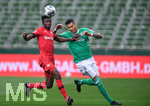 Zweikampf, Duell  Edmond Tapsoba (Leverkusen) gegen Davie Selke (Bremen).

Sport: Fussball: 1. Bundesliga: Saison 19/20: 26. Spieltag: SV Werder Bremen - Bayer 04 Leverkusen, 18.05.2020

Foto: Marvin Ibo Gngr/GES/POOL

