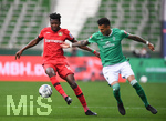 Zweikampf, Duell  Edmond Tapsoba (Leverkusen) gegen Davie Selke (Bremen).

Sport: Fussball: 1. Bundesliga: Saison 19/20: 26. Spieltag: SV Werder Bremen - Bayer 04 Leverkusen, 18.05.2020

Foto: Marvin Ibo Gngr/GES/POOL

