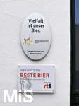 26.05.2020,  Storchenbru in Pfaffenhausen in Bayern, Auszeichnungen an der Fassade.