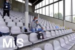 31.05.2020, Fussball 3. Bundesliga 2019/2020, 28.Spieltag, TSV 1860 Mnchen - MSV Duisburg, im Grnwalderstadion Mnchen,  Stadionsprecher Stefan Schneider (1860) macht seine Ansage auf der Tribne.
    

