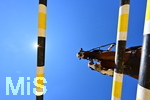 13.06.2020,  Springreiten, Trainings-Springen in Bissingen/Zoltingen Reitanlage Zoller, Pferd springt ber ein Hindernis, aufgenommen aus der Froschperspektive gegen den Himmel.
