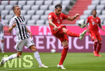 20.06.2020, Fussball 1. Bundesliga 2019/2020, 33. Spieltag, FC Bayern Muenchen - SC Freiburg, in der Allianz-Arena Muenchen, re: Javi Martinez (FC Bayern Mnchen) am Ball.

Foto: Markus Ulmer/Pool/via MIS

Nur fr journalistische Zwecke! Only for editorial use! 

Gem den Vorgaben der DFL Deutsche Fuball Liga ist es untersagt, in dem Stadion und/oder vom Spiel angefertigte Fotoaufnahmen in Form von Sequenzbildern und/oder videohnlichen Fotostrecken zu verwerten bzw. verwerten zu lassen. DFL regulations prohibit any use of photographs as image sequences and/or quasi-video.    

National and international NewsAgencies OUT. 


