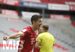 20.06.2020, Fussball 1. Bundesliga 2019/2020, 33. Spieltag, FC Bayern Muenchen - SC Freiburg, in der Allianz-Arena Muenchen, Torjubel Robert Lewandowski (FC Bayern Mnchen).

Foto: Rauchensteiner/Pool/via MIS

Nur fr journalistische Zwecke! Only for editorial use! 

Gem den Vorgaben der DFL Deutsche Fuball Liga ist es untersagt, in dem Stadion und/oder vom Spiel angefertigte Fotoaufnahmen in Form von Sequenzbildern und/oder videohnlichen Fotostrecken zu verwerten bzw. verwerten zu lassen. DFL regulations prohibit any use of photographs as image sequences and/or quasi-video.    

National and international NewsAgencies OUT. 


