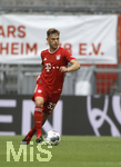 20.06.2020, Fussball 1. Bundesliga 2019/2020, 33. Spieltag, FC Bayern Muenchen - SC Freiburg, in der Allianz-Arena Muenchen, Joshua Kimmich (FC Bayern Mnchen) am Ball.

Foto: Rauchensteiner/Pool/via MIS

Nur fr journalistische Zwecke! Only for editorial use! 

Gem den Vorgaben der DFL Deutsche Fuball Liga ist es untersagt, in dem Stadion und/oder vom Spiel angefertigte Fotoaufnahmen in Form von Sequenzbildern und/oder videohnlichen Fotostrecken zu verwerten bzw. verwerten zu lassen. DFL regulations prohibit any use of photographs as image sequences and/or quasi-video.    

National and international NewsAgencies OUT. 


