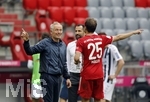 20.06.2020, Fussball 1. Bundesliga 2019/2020, 33. Spieltag, FC Bayern Muenchen - SC Freiburg, in der Allianz-Arena Muenchen, v.li: Trainer Christian Streich (Freiburg) mit Thomas Mller (FC Bayern Mnchen) 

Foto: Rauchensteiner/Pool/via MIS

Nur fr journalistische Zwecke! Only for editorial use! 

Gem den Vorgaben der DFL Deutsche Fuball Liga ist es untersagt, in dem Stadion und/oder vom Spiel angefertigte Fotoaufnahmen in Form von Sequenzbildern und/oder videohnlichen Fotostrecken zu verwerten bzw. verwerten zu lassen. DFL regulations prohibit any use of photographs as image sequences and/or quasi-video.    

National and international NewsAgencies OUT. 


