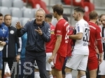 20.06.2020, Fussball 1. Bundesliga 2019/2020, 33. Spieltag, FC Bayern Muenchen - SC Freiburg, in der Allianz-Arena Muenchen, v.li: Trainer Christian Streich (Freiburg) mit Thomas Mller (FC Bayern Mnchen) 

Foto: Rauchensteiner/Pool/via MIS

Nur fr journalistische Zwecke! Only for editorial use! 

Gem den Vorgaben der DFL Deutsche Fuball Liga ist es untersagt, in dem Stadion und/oder vom Spiel angefertigte Fotoaufnahmen in Form von Sequenzbildern und/oder videohnlichen Fotostrecken zu verwerten bzw. verwerten zu lassen. DFL regulations prohibit any use of photographs as image sequences and/or quasi-video.    

National and international NewsAgencies OUT. 


