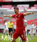 20.06.2020, Fussball 1. Bundesliga 2019/2020, 33. Spieltag, FC Bayern Muenchen - SC Freiburg, in der Allianz-Arena Muenchen, Torjubel Robert Lewandowski (FC Bayern Mnchen).

Foto: Sampics/Matzke/Pool/via MIS

Nur fr journalistische Zwecke! Only for editorial use! 

Gem den Vorgaben der DFL Deutsche Fuball Liga ist es untersagt, in dem Stadion und/oder vom Spiel angefertigte Fotoaufnahmen in Form von Sequenzbildern und/oder videohnlichen Fotostrecken zu verwerten bzw. verwerten zu lassen. DFL regulations prohibit any use of photographs as image sequences and/or quasi-video.    

National and international NewsAgencies OUT. 


