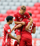 20.06.2020, Fussball 1. Bundesliga 2019/2020, 33. Spieltag, FC Bayern Muenchen - SC Freiburg, in der Allianz-Arena Muenchen, Joshua Kimmich (FC Bayern Mnchen) Torjubel mit Leon Goretzka (FC Bayern Mnchen) und Singh Sapreet (FC Bayern Mnchen) 

Foto: Sampics/Matzke/Pool/via MIS

Nur fr journalistische Zwecke! Only for editorial use! 

Gem den Vorgaben der DFL Deutsche Fuball Liga ist es untersagt, in dem Stadion und/oder vom Spiel angefertigte Fotoaufnahmen in Form von Sequenzbildern und/oder videohnlichen Fotostrecken zu verwerten bzw. verwerten zu lassen. DFL regulations prohibit any use of photographs as image sequences and/or quasi-video.    

National and international NewsAgencies OUT. 


