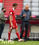 20.06.2020, Fussball 1. Bundesliga 2019/2020, 33. Spieltag, FC Bayern Muenchen - SC Freiburg, in der Allianz-Arena Muenchen, v.li: Thomas Mller (FC Bayern Mnchen), Trainer Christian Streich (Freiburg), nach dem Spiel

Foto: Sampics/Matzke/Pool/via MIS

Nur fr journalistische Zwecke! Only for editorial use! 

Gem den Vorgaben der DFL Deutsche Fuball Liga ist es untersagt, in dem Stadion und/oder vom Spiel angefertigte Fotoaufnahmen in Form von Sequenzbildern und/oder videohnlichen Fotostrecken zu verwerten bzw. verwerten zu lassen. DFL regulations prohibit any use of photographs as image sequences and/or quasi-video.    

National and international NewsAgencies OUT. 


