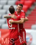 20.06.2020, Fussball 1. Bundesliga 2019/2020, 33. Spieltag, FC Bayern Muenchen - SC Freiburg, in der Allianz-Arena Muenchen, Torjubel Robert Lewandowski (FC Bayern Mnchen) mit Lucas Hernandez (FC Bayern Mnchen).

Foto: Sampics/Matzke/Pool/via MIS

Nur fr journalistische Zwecke! Only for editorial use! 

Gem den Vorgaben der DFL Deutsche Fuball Liga ist es untersagt, in dem Stadion und/oder vom Spiel angefertigte Fotoaufnahmen in Form von Sequenzbildern und/oder videohnlichen Fotostrecken zu verwerten bzw. verwerten zu lassen. DFL regulations prohibit any use of photographs as image sequences and/or quasi-video.    

National and international NewsAgencies OUT. 


