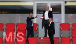 20.06.2020, Fussball 1. Bundesliga 2019/2020, 33. Spieltag, FC Bayern Muenchen - SC Freiburg, in der Allianz-Arena Muenchen, Ehrentribne, mit Vorstandsvorsitzender Karl-Heinz Rummenigge (FC Bayern Mnchen), Ehren-Prsident Uli Hoeness (FC Bayern), Prsident Herbert Hainer (FC Bayern). 

Foto: Sampics/Matzke/Pool/via MIS

Nur fr journalistische Zwecke! Only for editorial use! 

Gem den Vorgaben der DFL Deutsche Fuball Liga ist es untersagt, in dem Stadion und/oder vom Spiel angefertigte Fotoaufnahmen in Form von Sequenzbildern und/oder videohnlichen Fotostrecken zu verwerten bzw. verwerten zu lassen. DFL regulations prohibit any use of photographs as image sequences and/or quasi-video.    

National and international NewsAgencies OUT. 


