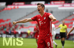 20.06.2020, Fussball 1. Bundesliga 2019/2020, 33. Spieltag, FC Bayern Muenchen - SC Freiburg, in der Allianz-Arena Muenchen, Torjubel Robert Lewandowski (FC Bayern Mnchen).

Foto: Sampics/Matzke/Pool/via MIS

Nur fr journalistische Zwecke! Only for editorial use! 

Gem den Vorgaben der DFL Deutsche Fuball Liga ist es untersagt, in dem Stadion und/oder vom Spiel angefertigte Fotoaufnahmen in Form von Sequenzbildern und/oder videohnlichen Fotostrecken zu verwerten bzw. verwerten zu lassen. DFL regulations prohibit any use of photographs as image sequences and/or quasi-video.    

National and international NewsAgencies OUT. 


