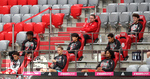 20.06.2020, Fussball 1. Bundesliga 2019/2020, 33. Spieltag, FC Bayern Muenchen - SC Freiburg, in der Allianz-Arena Muenchen, Ersatzspieler FC Bayern, mit Torwart Manuel Neuer (FC Bayern Mnchen), Singh Sapreet (FC Bayern Mnchen), Alphonso Davies (FC Bayern Mnchen), 

Foto: Sampics/Matzke/Pool/via MIS

Nur fr journalistische Zwecke! Only for editorial use! 

Gem den Vorgaben der DFL Deutsche Fuball Liga ist es untersagt, in dem Stadion und/oder vom Spiel angefertigte Fotoaufnahmen in Form von Sequenzbildern und/oder videohnlichen Fotostrecken zu verwerten bzw. verwerten zu lassen. DFL regulations prohibit any use of photographs as image sequences and/or quasi-video.    

National and international NewsAgencies OUT. 


