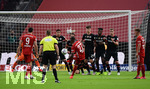 04.07.2020, xkvx, Fussball DFB Pokal Finale, Bayer 04 Leverkusen - FC Bayern Muenchen emspor, David Alaba (FC Bayern Mnchen) Torschuss zum 1:0 per Freistoss. 

Foto: Kevin Voigt/Jan Huebner/Pool/via MIS

(DFL/DFB REGULATIONS PROHIBIT ANY USE OF PHOTOGRAPHS as IMAGE SEQUENCES and/or QUASI-VIDEO - Editorial Use ONLY, National and International News Agencies OUT)