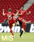 LEV_FCB_RAU.JPG, Berlin Deutschland, 04. Juli 2020,  v.li: Thomas Mller (FC Bayern Mnchen) und Serge Gnabry (FC Bayern Mnchen) 

, BAYE04 LEVERKUSEN - FC BAYERN MUENCHEN  , Finale 
'DFB-POKAL' , 'DFB POKAL',  DFB-POKAL, FUSSBALL_DFB-POKAL, DFB CUP
 ,  
Foto: Hans Rauchensteiner / Pool / via MIS

Important: DFL REGULATIONS PROHIBIT ANY USE OF PHOTOGRAPHS as IMAGE SEQUENCES and/or QUASI-VIDEO - 
National and international News-Agencies OUT
Editorial Use ONLY