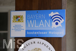 11.07.2020,  Wertach im Allgu, Schilder an der Ortsinfo: Bayern-WLAN, fr einen kostenlosen Zugang per W-LAN ins Internet.