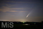 13.07.2020,  Unterallgu (Bayern), Der Komet Neowise zieht derzeit seine Bahnen auch am Unterallguer Nachthimmel. Hier eine Aufnahme ber Bad Wrishofen in nrdlicher Richtung, mittels Langzeitbelichtung.  Korrekte Bezeichnung: Komet C/2020 F3
