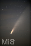 13.07.2020,  Unterallgu (Bayern), Der Komet Neowise zieht derzeit seine Bahnen auch am Unterallguer Nachthimmel. Hier eine Aufnahme ber Bad Wrishofen in nrdlicher Richtung, mittels Langzeitbelichtung.  Korrekte Bezeichnung: Komet C/2020 F3