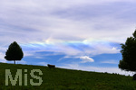 20.07.2020, Regenbogenwolken, Seltsame Lichtbrechung in einer Wolkenformation ber Memmingen (Bayern) am Montag 20.7.2020 um 13:00 Uhr. Smtliche Spektralfarben sind in einer Wolke zu sehen.