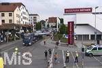 21.07.2020, Eurofighter-Transport durch Kaufbeuren, Ziel ist Manching bei Ingolstadt. Der Eurofighter diente elf Jahre lang dem Ausbildungszentrum der Luftwaffe in Kaufbeuren als Schulungsobjekt und wird nun vom Hersteller Airbus wieder flugtauglich gemacht. ber die B12 von Kaufbeuren geht es in Richtung Kempten und dort ber die A7, A8 und A9 nach Manching zur Aufbereitung.