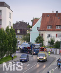 21.07.2020, Eurofighter-Transport durch Kaufbeuren, Ziel ist Manching bei Ingolstadt. Der Eurofighter diente elf Jahre lang dem Ausbildungszentrum der Luftwaffe in Kaufbeuren als Schulungsobjekt und wird nun vom Hersteller Airbus wieder flugtauglich gemacht. ber die B12 von Kaufbeuren geht es in Richtung Kempten und dort ber die A7, A8 und A9 nach Manching zur Aufbereitung. 
