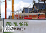 20.07.2020,  Baustelle fr eine Wohnanlage in einem Wohngebiet in Mindelheim, Die WBG bietet die Wohnungen schon zum Kauf an.