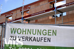 20.07.2020,  Baustelle fr eine Wohnanlage in einem Wohngebiet in Mindelheim, Die WBG bietet die Wohnungen schon zum Kauf an.