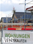 20.07.2020,  Baustelle fr eine Wohnanlage in einem Wohngebiet in Mindelheim, Die WBG bietet die Wohnungen schon zum Kauf an.