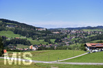 29.07.2020, Oberstaufen im Allgu im Sommer, Blick von Steibis auf Oberstaufen.