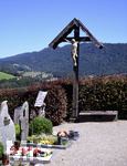 29.07.2020, Oberstaufen im Allgu im Sommer,  Der Idyllische Friedhof im Bergdorf Steibis.