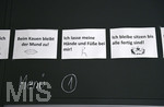 04.08.2020, Schulen in Bayern, in der Mensa gelten Regeln fr das Mittagessen: beim Kauen bleibt der Mund zu, sitzen bleiben
