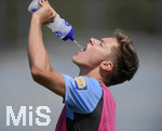 11.08.2020, Fussball 3. Bundesliga 2020/2021,  Training des TSV 1860 Mnchen an der Grnwalderstrasse. Herbert Paul (TSV 1860 Mnchen) trinkt aus seiner Wasserflasche.