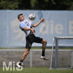 11.08.2020, Fussball 3. Bundesliga 2020/2021,  Training des TSV 1860 Mnchen an der Grnwalderstrasse. Simon Lorenz (1860 Mnchen) am Ball.