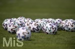 11.08.2020, Fussball 3. Bundesliga 2020/2021,  Training des TSV 1860 Mnchen an der Grnwalderstrasse. Spielblle liegen bereit,