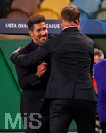 13.08.2020, Viertelfinale, Championsleague Finalturnier 2019/2020, Lissabon, RB LEIPZIG - ATLETICO MADRID im Estadio Jos Alvalade. Trainer Diego Simeone (Atletico) gratuliert Trainer Julian Nagelsmann (RBL)

Photographer: Peter Schatz / Pool /Via MiS

 - UEFA REGULATIONS PROHIBIT ANY USE OF PHOTOGRAPHS as IMAGE SEQUENCES and/or QUASI-VIDEO - 
National and international News-Agencies OUT
Editorial Use ONLY